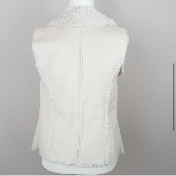 TRADED Knox Rose Sherpa Faux Suede Open Vest - Picture 4 of 4